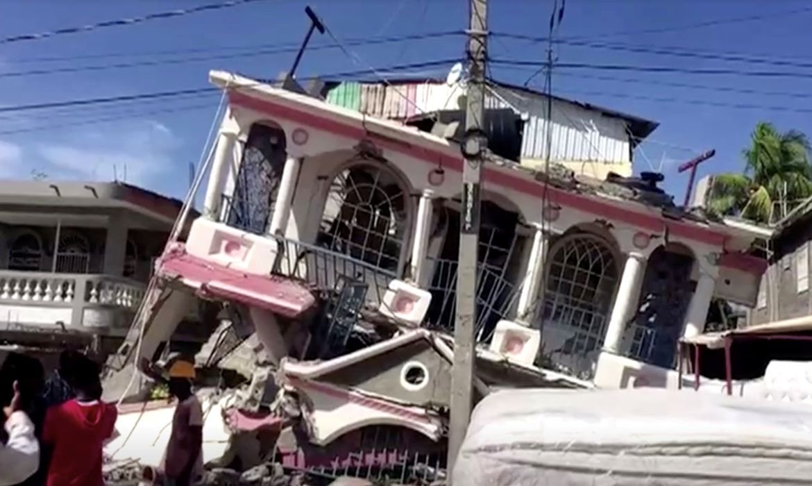 Terremoto no Haiti 724 mortos