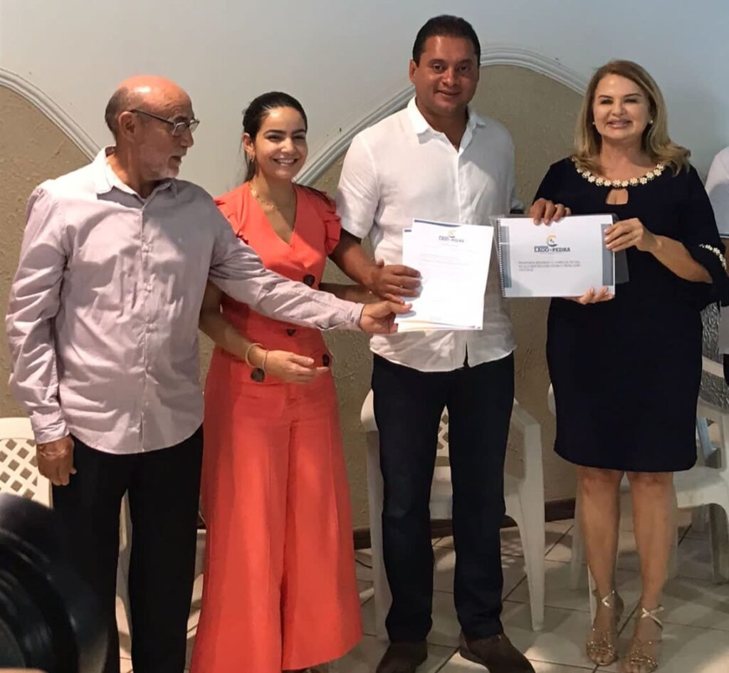 Weverton Rocha faz visita de cortesia à Maura Jorge e  recebe  carta compromisso com o povo de Lago da Pedra