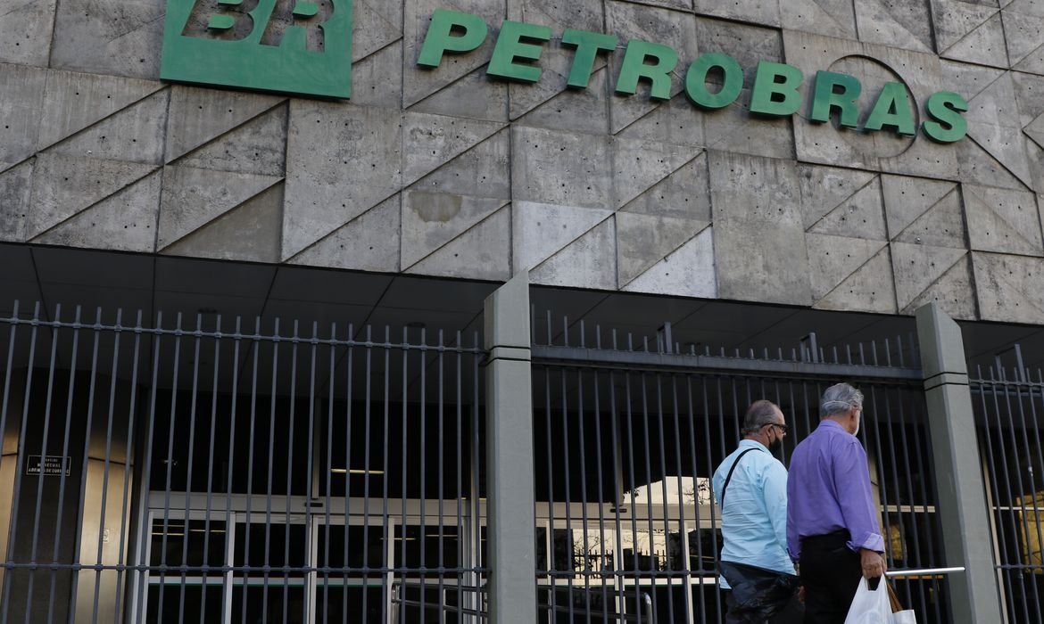 Petrobras reajusta gasolina e gás de cozinha a partir de amanhã