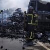 Caminhão carvoeiro fica destruído após pegar fogo em Campo de Peris na BR-135