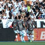 Fluminense supera Vasco e mantém liderança