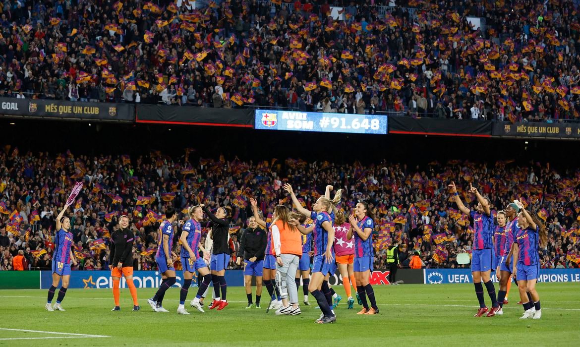 Barcelona recebe o maior público da história do futebol feminino, 91.648 pessoas