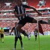 Botafogo vence Flamengo, quebra tabu e sobe na tabela do Brasileiro
