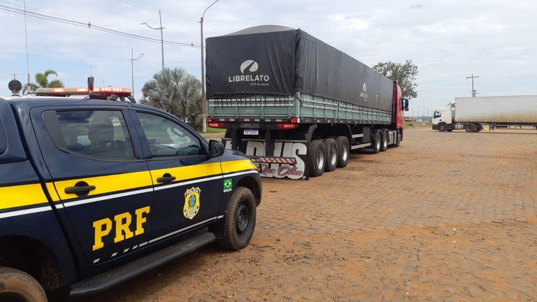 PRF apreende mais de 143m³‬ de madeira nativa transportada ilegalmente no sul do Maranhão