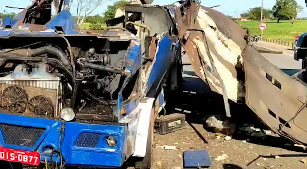 Criminosos explodem carro forte nas proximidades de Bacabal MA