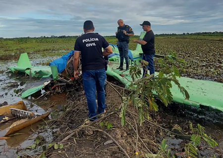 Avião agrícola cai na zona rural de Arari e piloto morre