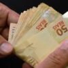 Nascidos em novembro podem sacar até R$ 1 mil no FGTS