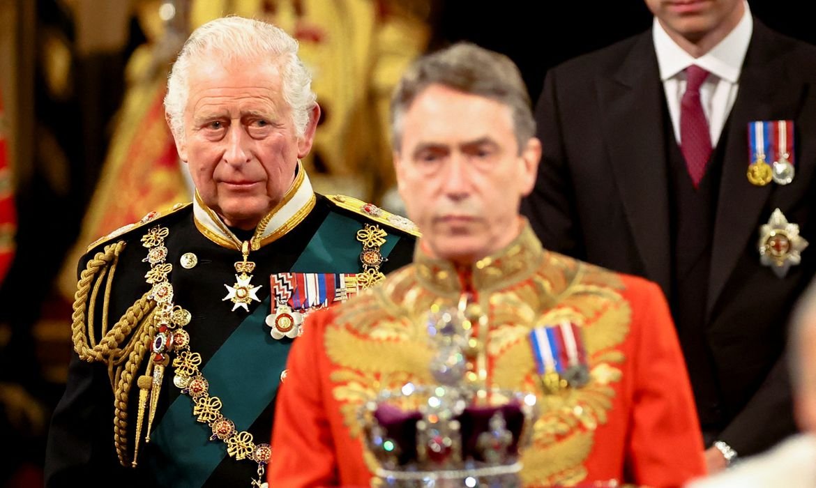 Mesmo reconhecido rei, Charles III levará meses para ser coroado