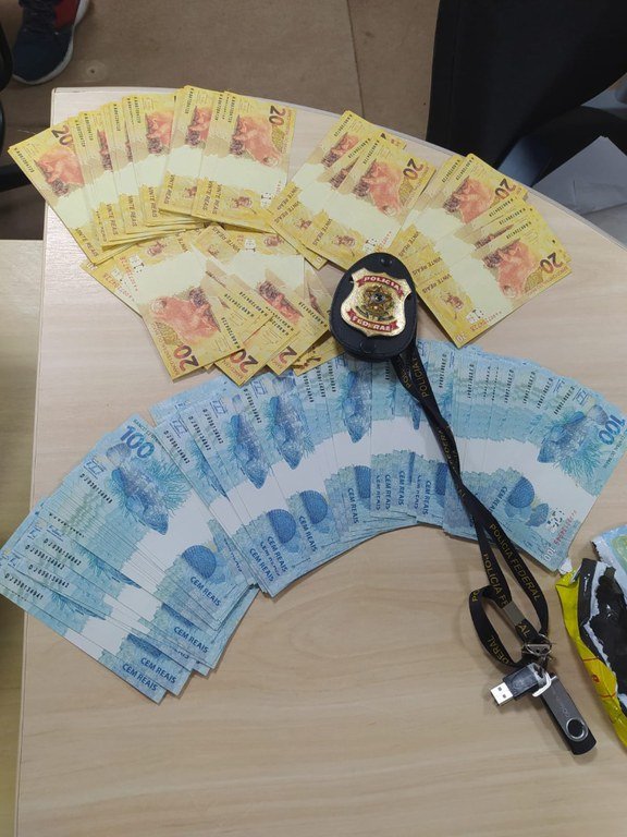 Polícia Federal aprende 10 mil reais em cédulas falsas, em Balsas/MA