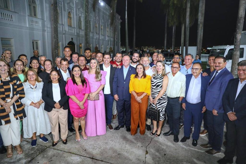 “Queremos todos os prefeitos unidos. Viva o municipalismo!”, declara o governador Brandão em encontro com presidente eleito da Famem