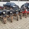POLICIAIS MILITARES DO 5º BPM EM AÇÃO CONTÍNUA APREENDERAM CINCO MOTOCICLETAS COM RESTRIÇÃO DE ROUBO, EM BARRA DO CORDA