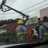 Carro colide em poste e motorista fica preso nas ferragens em Paço do Lumiar