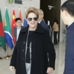 Dilma chega para 1º dia de trabalho na China