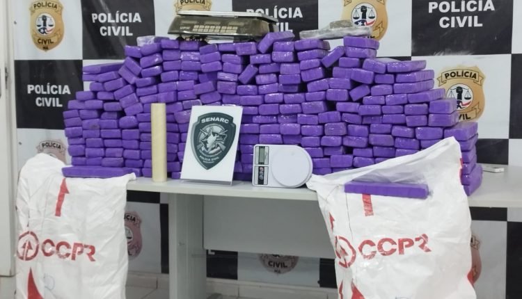 NA REGIÃO METROPOLITANA DE SÃO LUÍS, POLÍCIA CIVIL APREENDE 235 TABLETES DE MACONHA; UM HOMEM FOI PRESO