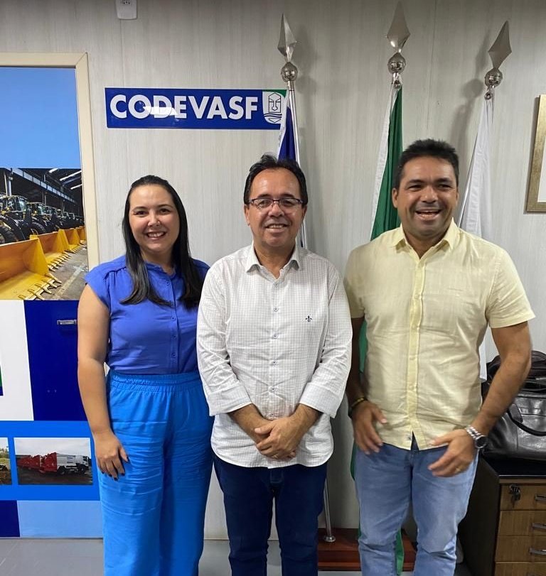 Em busca de melhoria para a cidade Toinho Patioba e a Primeira dama Dr Gisele Sena,  se reune com o superintendente da CODEVCASF