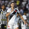 Com gol de Deivid Washington, Santos supera o Vasco e arranca primeira vitória fora de casa no Brasileiro 1 x 0