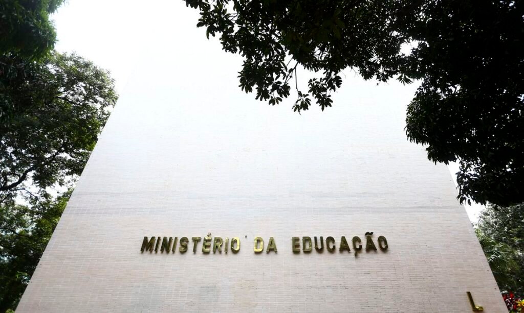 MEC divulga editais do Sisu, Prouni e Fies para 2º semestre