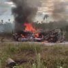Carro colide com carreta,  pega fogo e duas pessoas morrem carbonizadas na BR 135, em Miranda do Norte