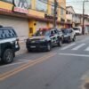 POLÍCIA CIVIL PRENDE, NA GRANDE ILHA, TRÊS SUSPEITOS DE COMETER ASSALTOS CONTRA MOTORISTAS DE APLICATIVO; EM UM DOS CASOS, OS CRIMINOSOS COLOCARAM FACAS NO PESCOÇO DA VÍTIMA PARA COMETER ASSALTO E SEQUESTRO