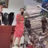 Vereador acusa prefeito de tentativa de suborno com R$ 300 mil e joga dinheiro para moradores em Cândido Mendes