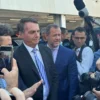 Bolsonaro não responde a perguntas da PF e entrega depoimento por escrito
