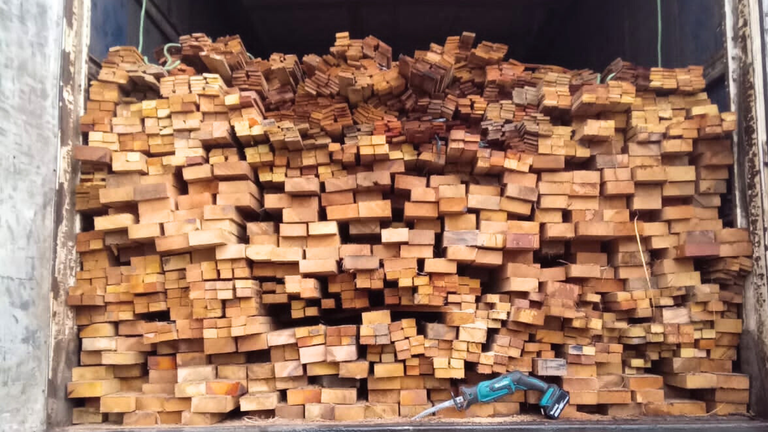 PRF apreende três carregamentos ilegais de madeira nativa na região tocantina do Maranhão