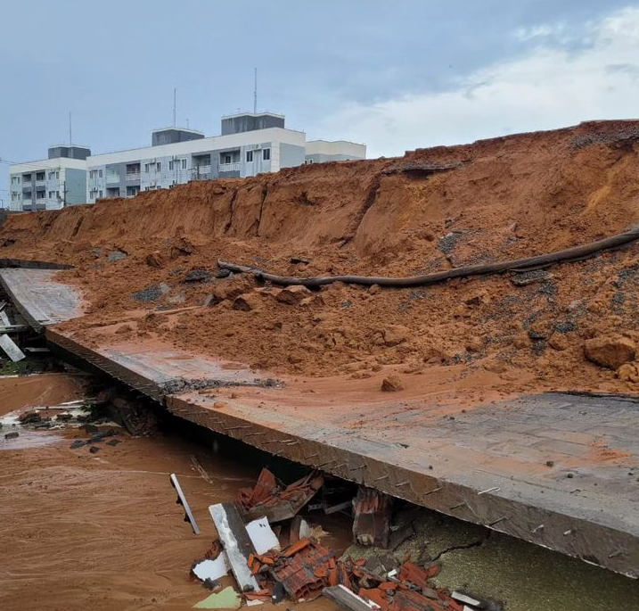 Chuva derruba muro de condomínio em São Luís e Corpo de Bombeiros alerta para risco de mais ocorrências