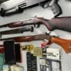 POLÍCIA CIVIL DO MARANHÃO APREENDE ARMAS, MUNIÇÕES E DINHEIRO EM IMÓVEIS DE INDIVÍDUOS LIGADOS A EMPRESÁRIO MORTO A TIROS EM SÃO BENTO