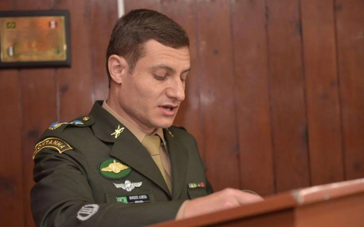 Coronel do Exército responsável por Batalhão de Operações Psicológicas desmaia ao receber agentes da PF