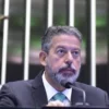 Lira critica trabalho de Padilha para interlocutores de Lula, que decide manter ministro