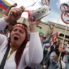 Venezuela tem dia de protestos da oposição e de apoiadores de Maduro