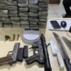 ESQUADRÃO ÁGUIA DO 2º BPM APREENDE ARMAS DE FOGO, 42 TABLETES DE MACONHA E PRENDE SUSPEITO EM CAXIAS
