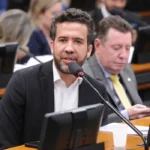 PF indicia deputado Janones por suspeita de esquema de “rachadinha”