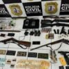 EM BARRA DO CORDA E FERNANDO FALCÃO, POLÍCIA CIVIL PRENDE SUSPEITOS DE TRÁFICO E APREENDE ARMA DE USO RESTRITO, DINHEIRO E DROGAS