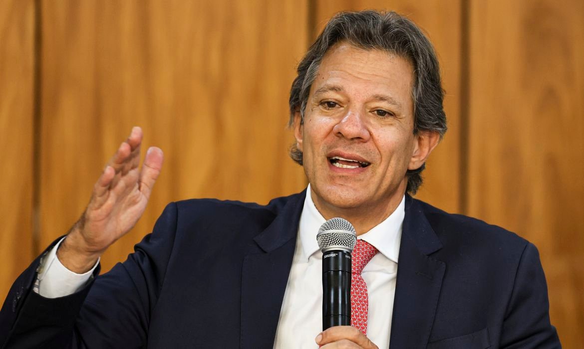 Pacote de corte de gastos será anunciado até terça, diz Haddad