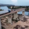 Caminhões que caíram no Rio Tocantins com produtos químicos estão intactos e risco de vazamento é mínimo