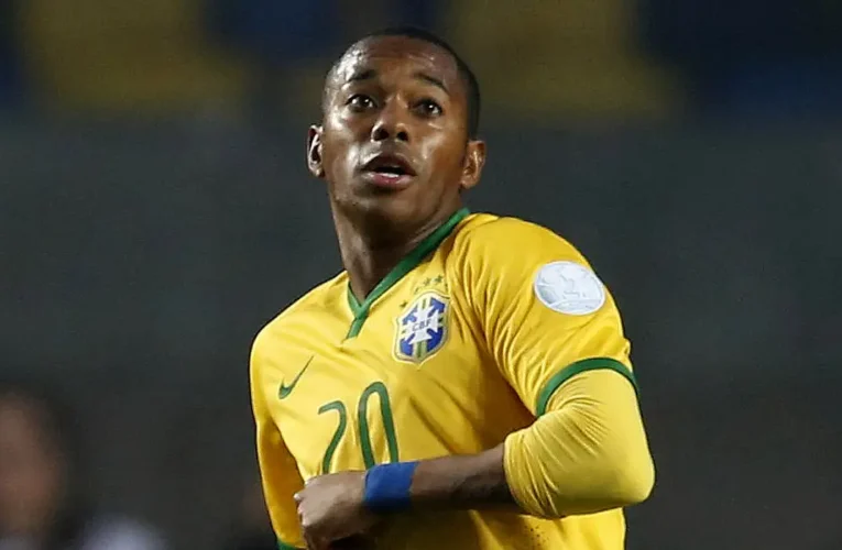 Mendes pede vista e suspende julgamento de Robinho no STF