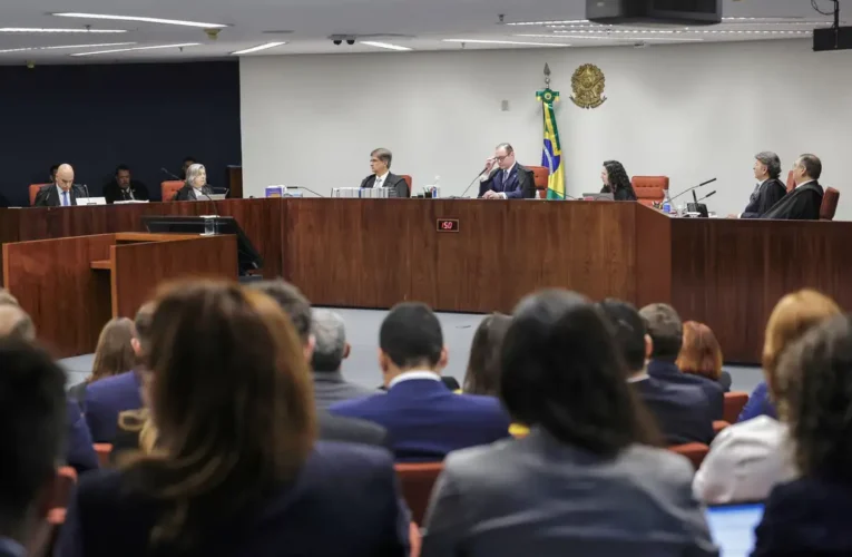 STF encerra primeiro dia do julgamento de Bolsonaro e aliados