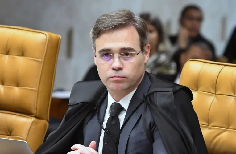 Mendonça diverge em julgamento e vota pela soltura de Collor
