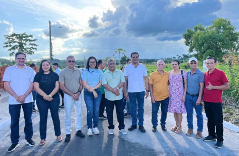 Prefeita Leide recebe o senador Weverton Rocha para entrega de ruas pavimentadas em Governador Archer
