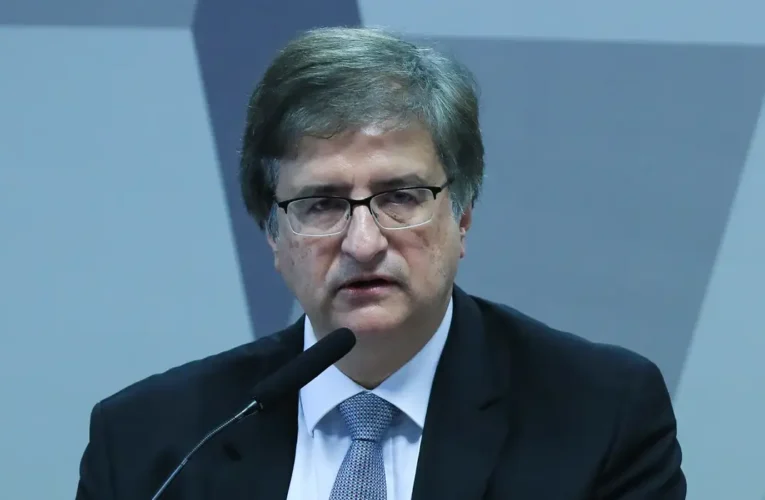 PGR é a favor de prisão domiciliar para Collor