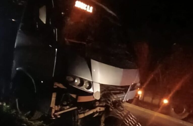 Van com pacientes do TFD de Tuntum se envolve em grave acidente na BR-135
