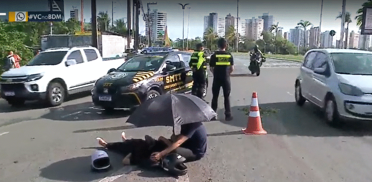 Em São Luís vítima de acidente de moto espera cerca de duas horas no chão por atendimento do Samu