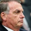 Bolsonaro nega à PF contato com governo Trump para buscar sanções