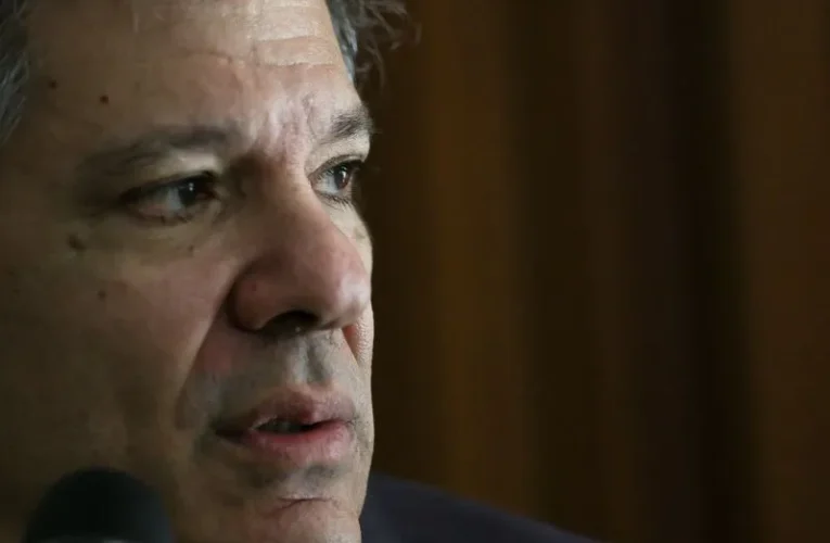 Haddad tira férias em meio ao impasse do IOF