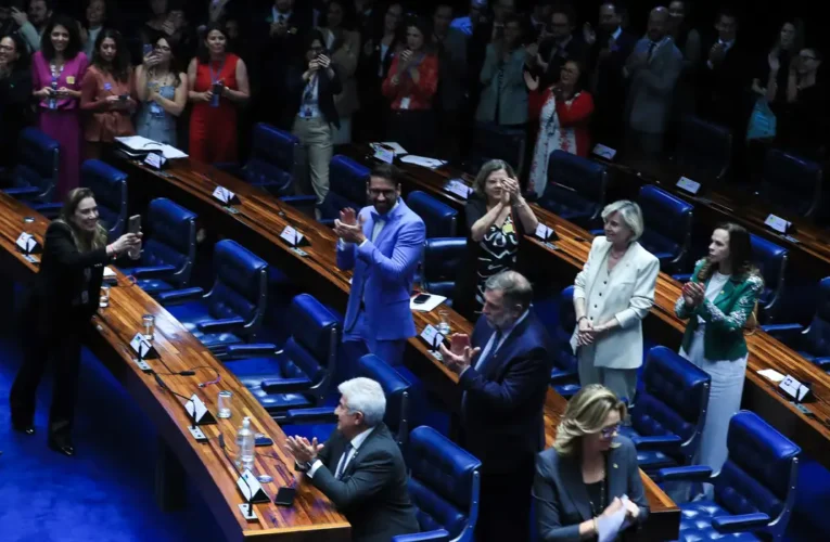 Senado aprova projeto contra adultização de crianças na internet