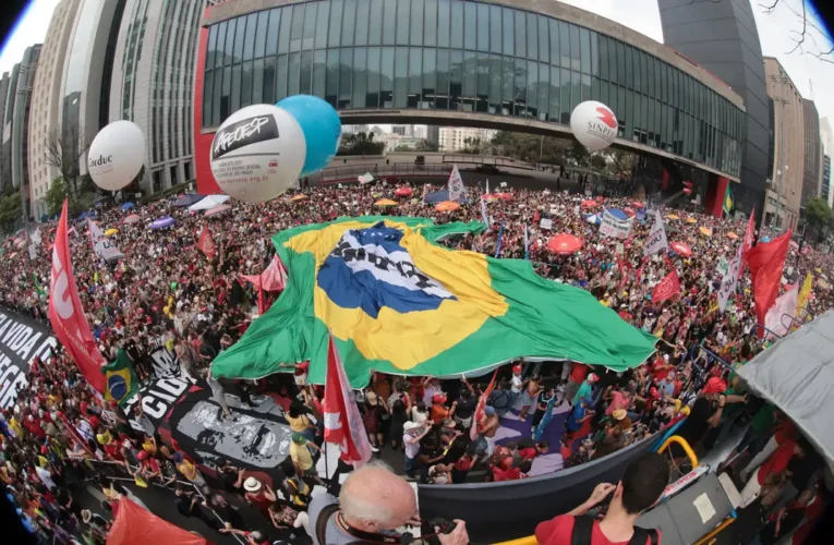 São Paulo tem 42 mil pessoas em ato contra PEC da Blindagem e anistia