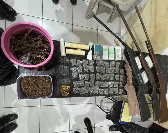 Polícia Militar desarticula esquema com drogas e armas São João do Sóter