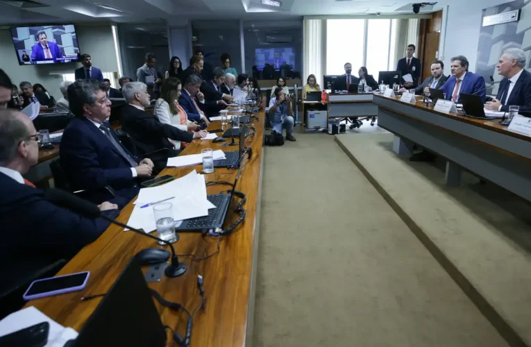 Haddad diz que cortar benefícios tributários é combater privilégios