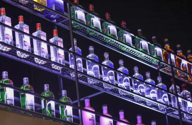 Fiscalização apreende mais de 7 mil garrafas de bebidas em São Paulo